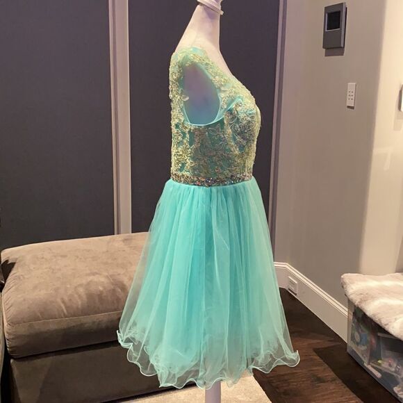 Women’s Prom Formal or Party Dress Size 16 - Picture 5 of 8